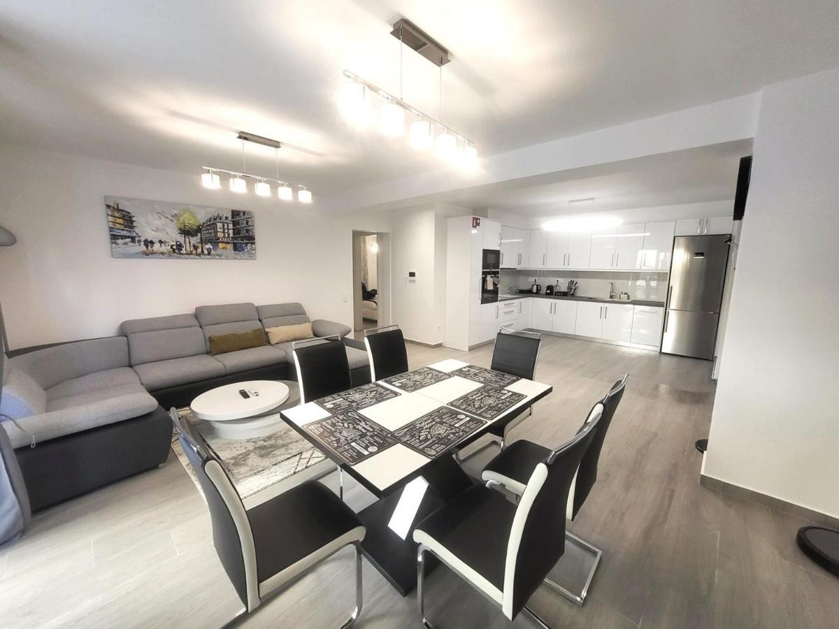 Fabilicious Suites - 2 Apartments- Romantic Jacuzzi & Spacious Family Comfort Athens Exterior photo